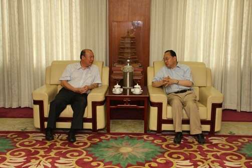 卢志(zhì)强董事長(cháng)与王金祥同志(zhì)亲切交谈